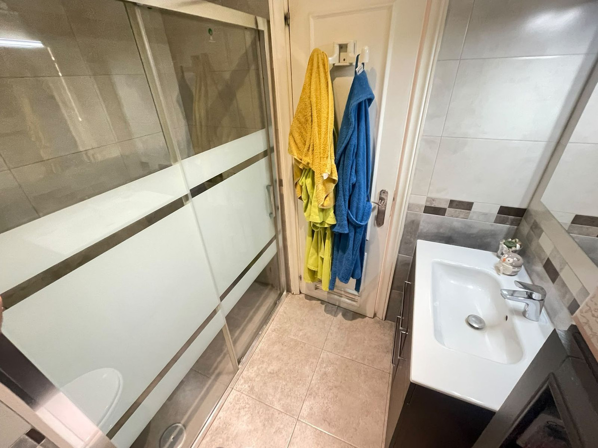 Se vende Apartamento en Planta Última de 3 dormitorios en Costa Del Sol, Málaga, España