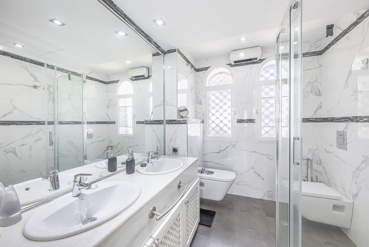 Se vende Pareada de 3 dormitorios en Costa Del Sol, Málaga, España