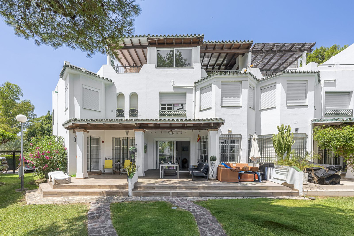 Se vende Pareada de 3 dormitorios en Costa Del Sol, Málaga, España