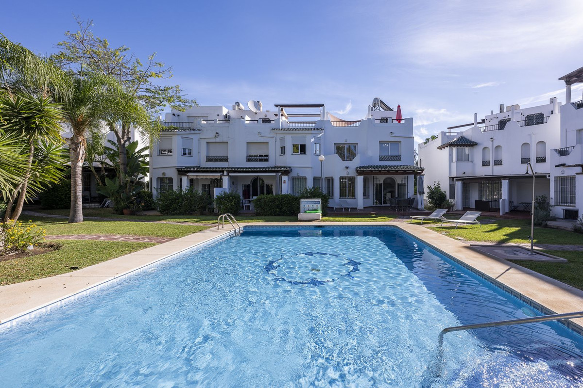 Se vende Pareada de 3 dormitorios en Costa Del Sol, Málaga, España