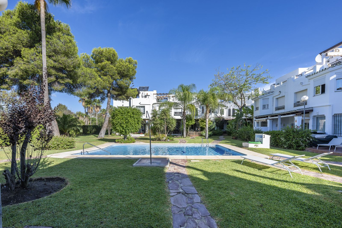 Se vende Pareada de 3 dormitorios en Costa Del Sol, Málaga, España