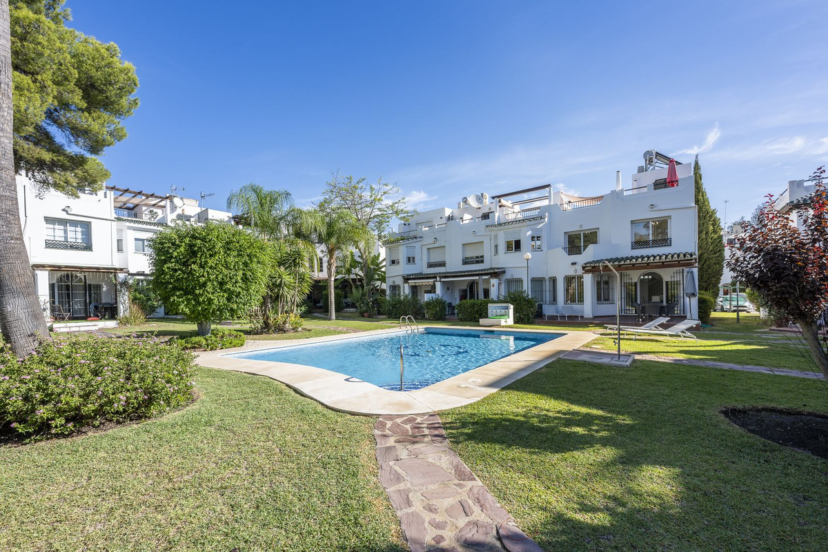 Se vende Pareada de 3 dormitorios en Costa Del Sol, Málaga, España