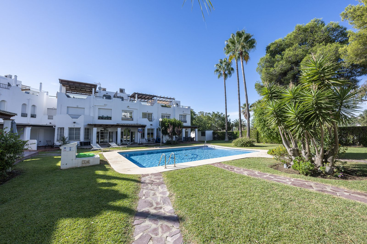 Se vende Pareada de 3 dormitorios en Costa Del Sol, Málaga, España