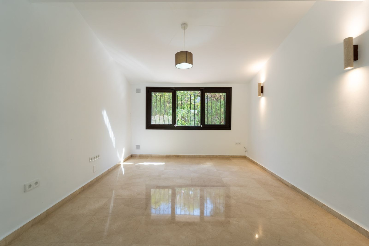 5 Bed Townhouse for sale in El Rosario Costa Del Sol, Málaga, Spain