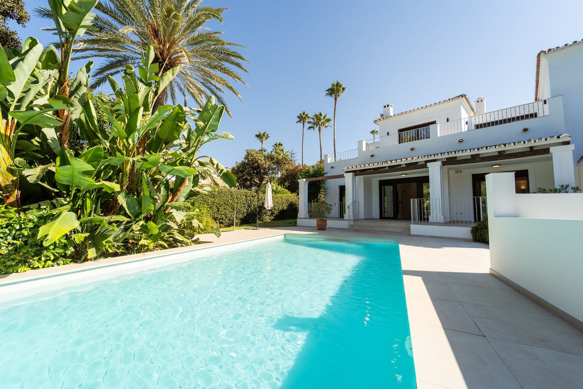 5 Bed Townhouse for sale in El Rosario Costa Del Sol, Málaga, Spain