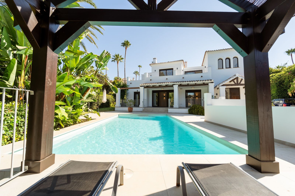 5 Bed Townhouse for sale in El Rosario Costa Del Sol, Málaga, Spain
