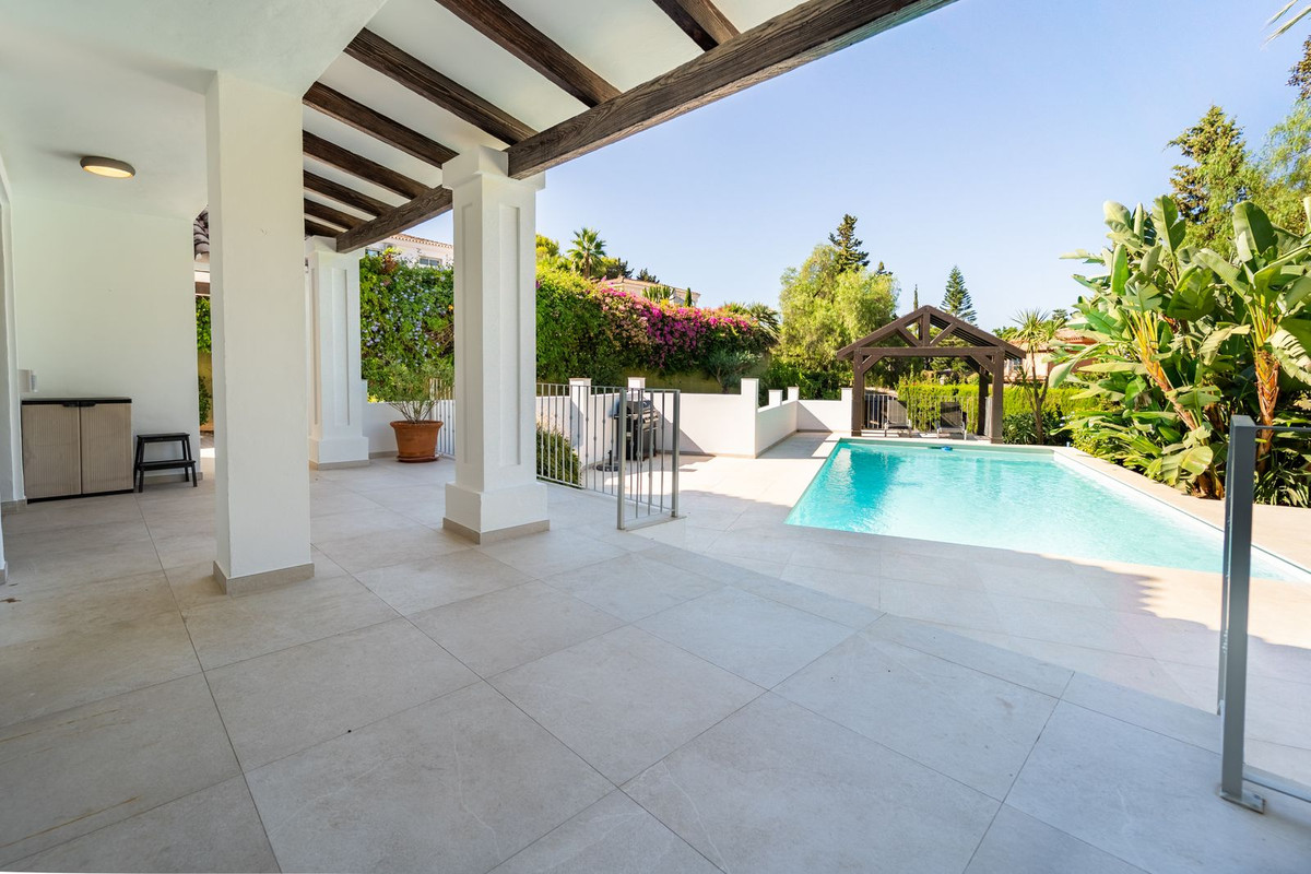 5 Bed Townhouse for sale in El Rosario Costa Del Sol, Málaga, Spain