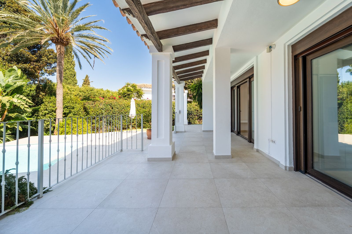 5 Bed Townhouse for sale in El Rosario Costa Del Sol, Málaga, Spain