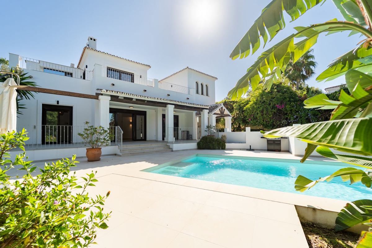 5 Bed Townhouse for sale in El Rosario Costa Del Sol, Málaga, Spain