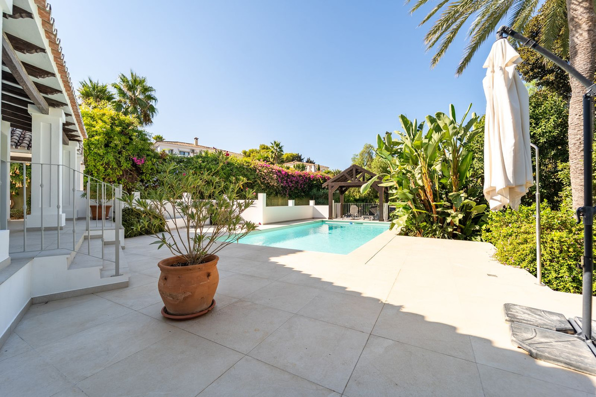 5 Bed Townhouse for sale in El Rosario Costa Del Sol, Málaga, Spain