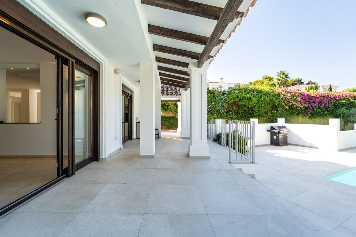 5 Bed Townhouse for sale in El Rosario Costa Del Sol, Málaga, Spain