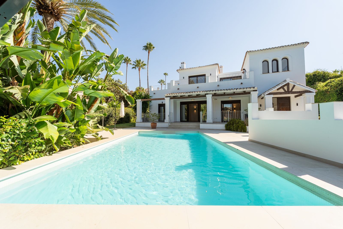 5 Bed Townhouse for sale in El Rosario Costa Del Sol, Málaga, Spain