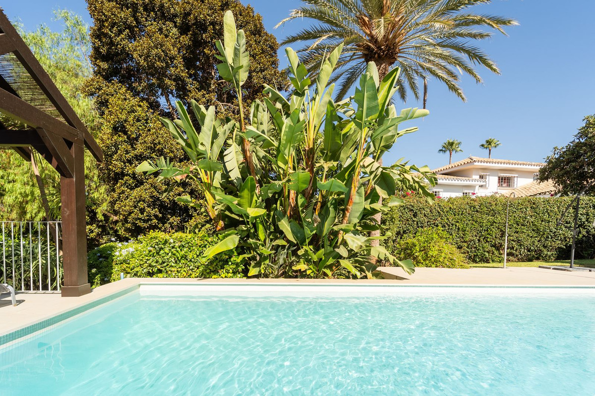 5 Bed Townhouse for sale in El Rosario Costa Del Sol, Málaga, Spain
