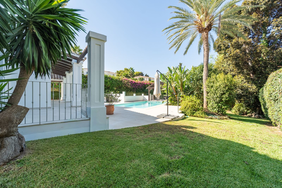 5 Bed Townhouse for sale in El Rosario Costa Del Sol, Málaga, Spain