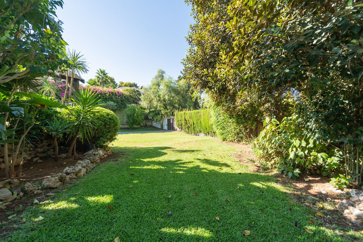 5 Bed Townhouse for sale in El Rosario Costa Del Sol, Málaga, Spain
