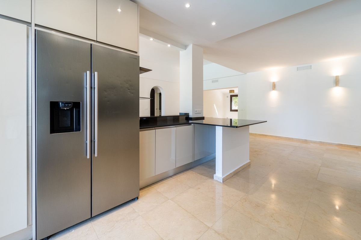 5 Bed Townhouse for sale in El Rosario Costa Del Sol, Málaga, Spain