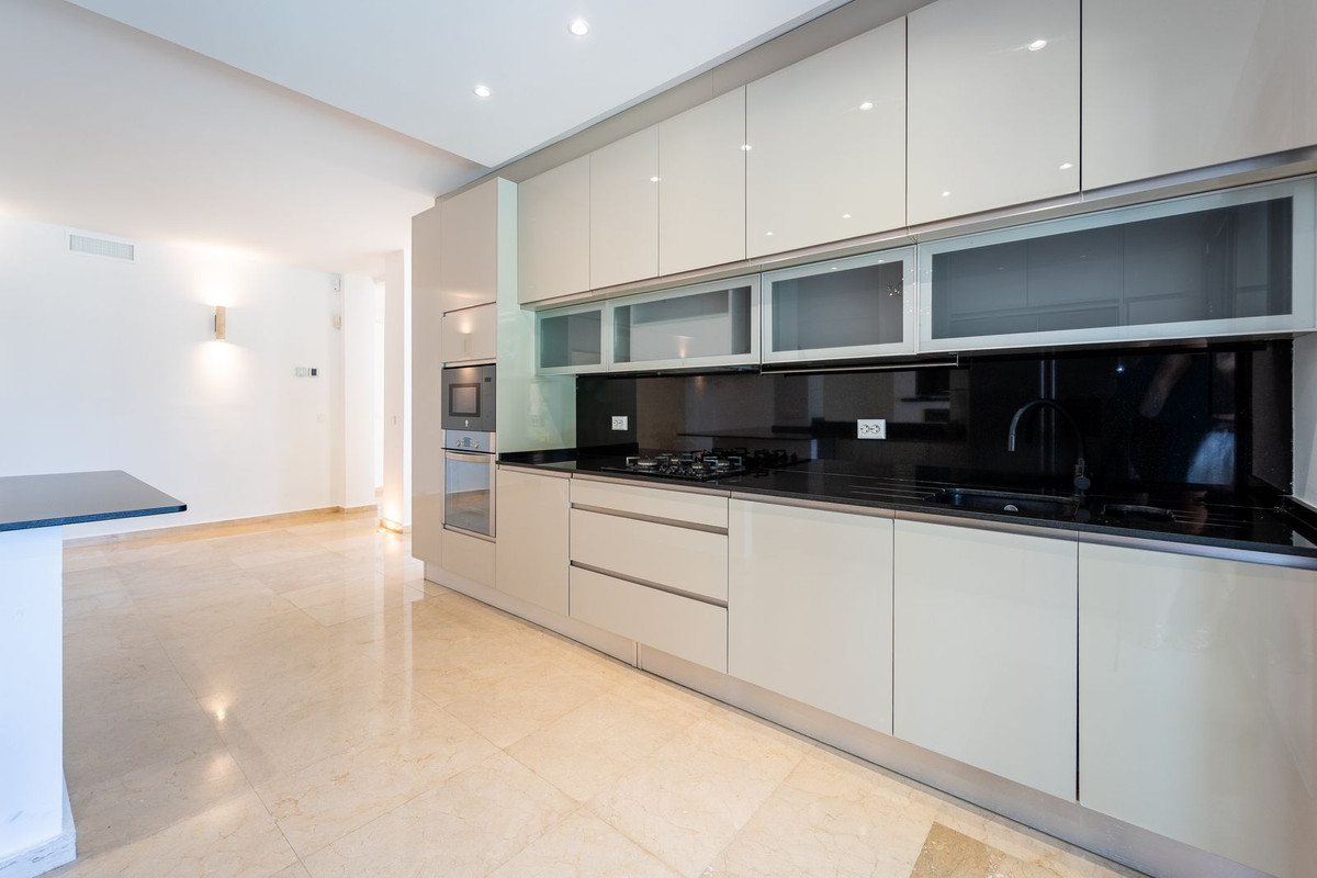 5 Bed Townhouse for sale in El Rosario Costa Del Sol, Málaga, Spain