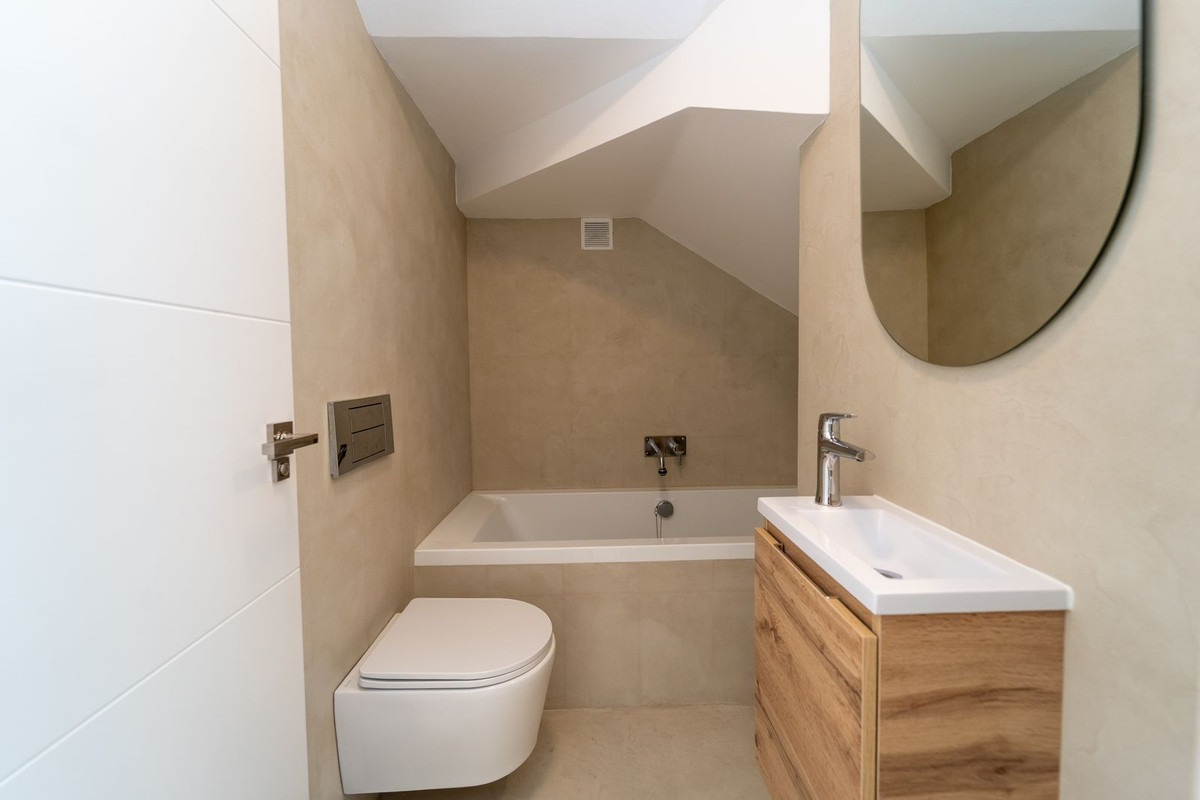 5 Bed Townhouse for sale in El Rosario Costa Del Sol, Málaga, Spain