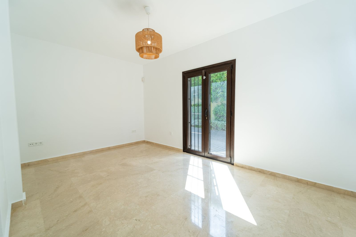 5 Bed Townhouse for sale in El Rosario Costa Del Sol, Málaga, Spain