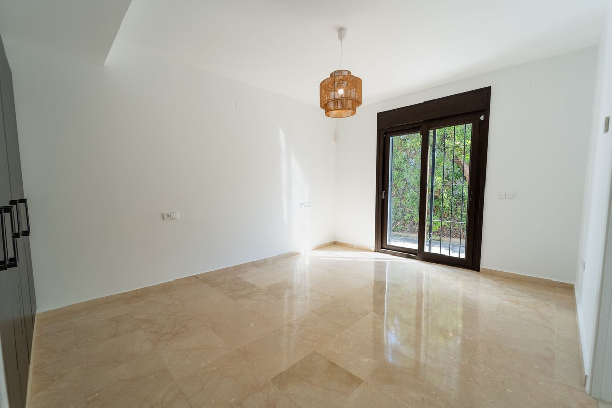 5 Bed Townhouse for sale in El Rosario Costa Del Sol, Málaga, Spain