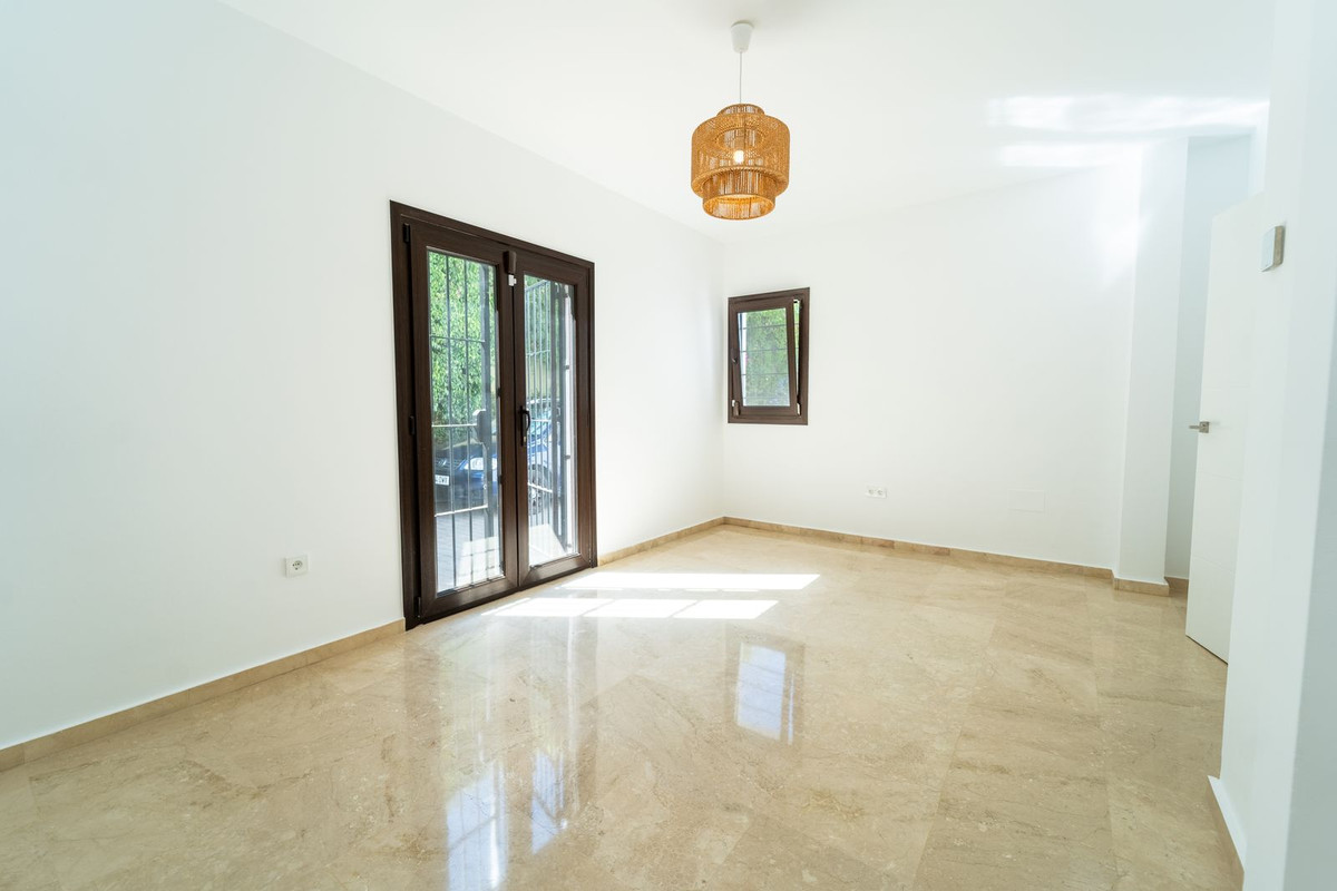 5 Bed Townhouse for sale in El Rosario Costa Del Sol, Málaga, Spain