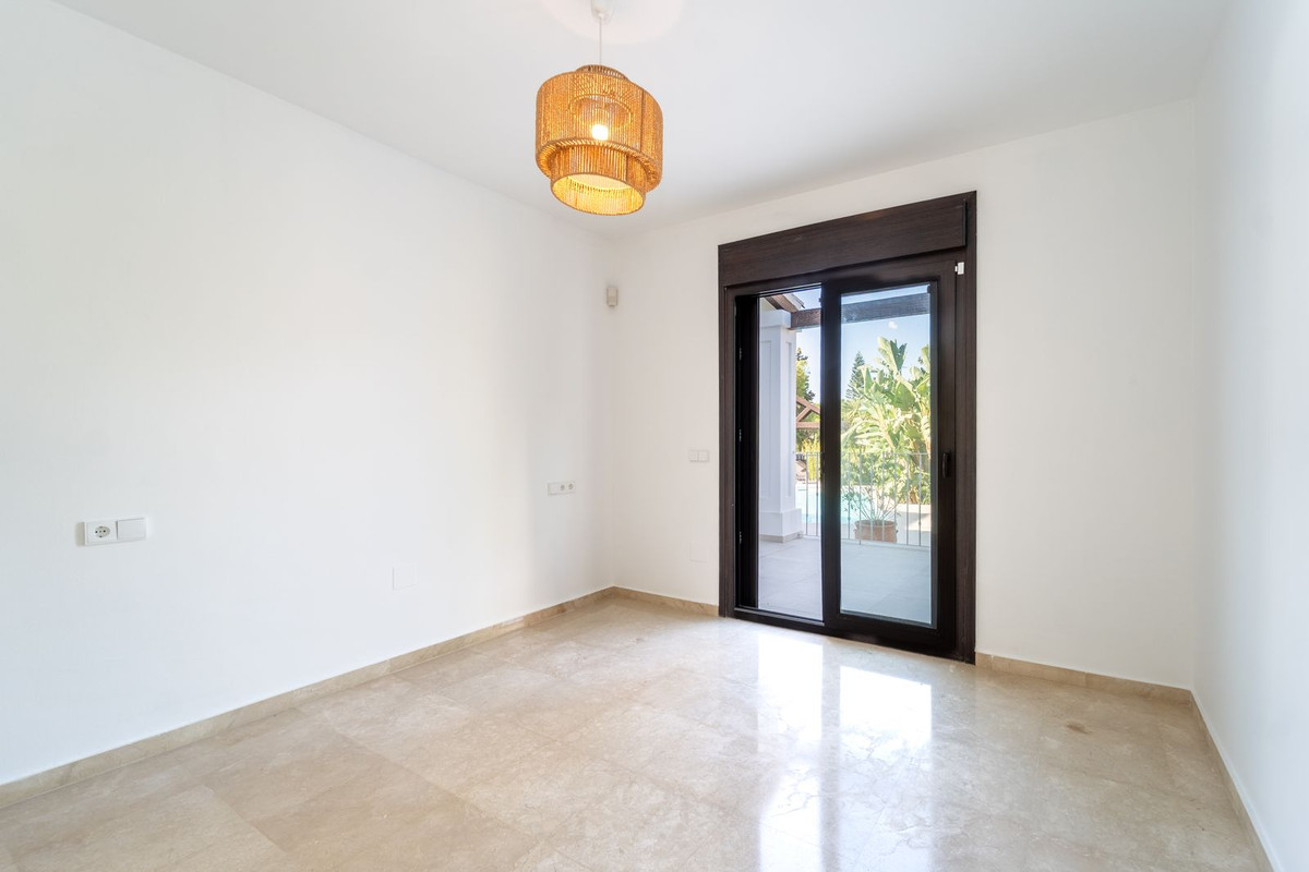5 Bed Townhouse for sale in El Rosario Costa Del Sol, Málaga, Spain