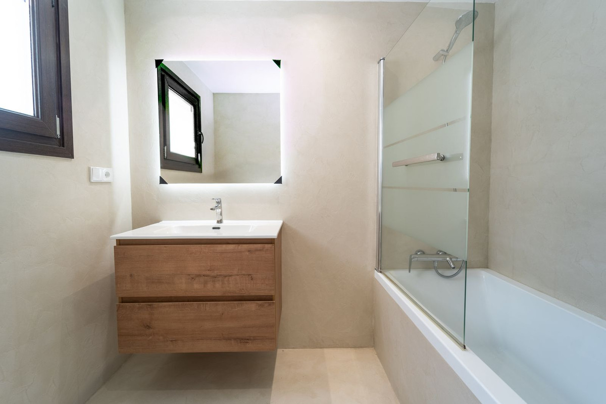 5 Bed Townhouse for sale in El Rosario Costa Del Sol, Málaga, Spain