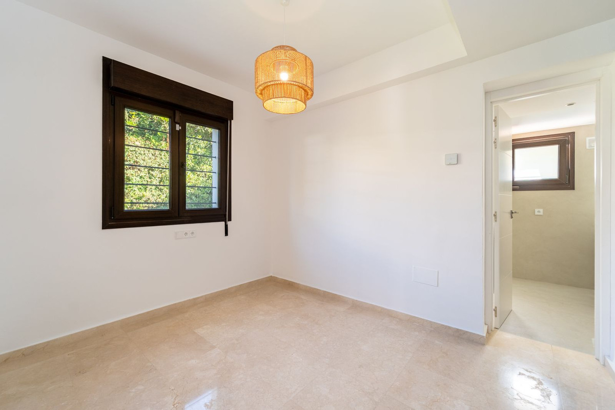 5 Bed Townhouse for sale in El Rosario Costa Del Sol, Málaga, Spain