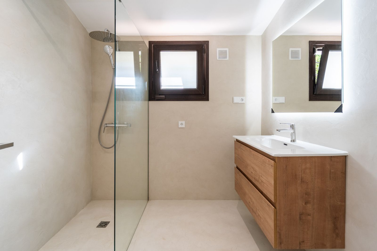 5 Bed Townhouse for sale in El Rosario Costa Del Sol, Málaga, Spain
