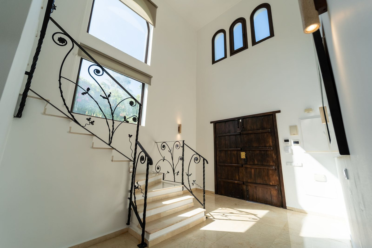 5 Bed Townhouse for sale in El Rosario Costa Del Sol, Málaga, Spain