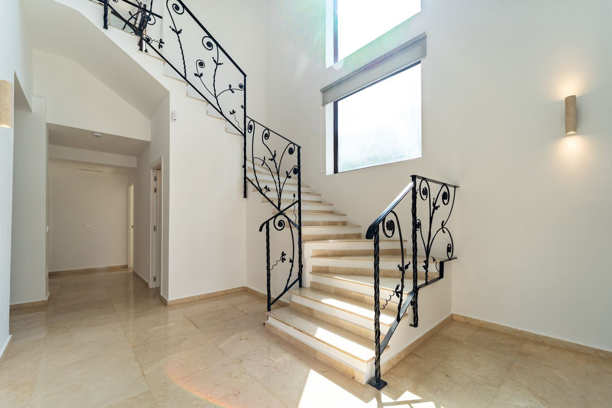 5 Bed Townhouse for sale in El Rosario Costa Del Sol, Málaga, Spain