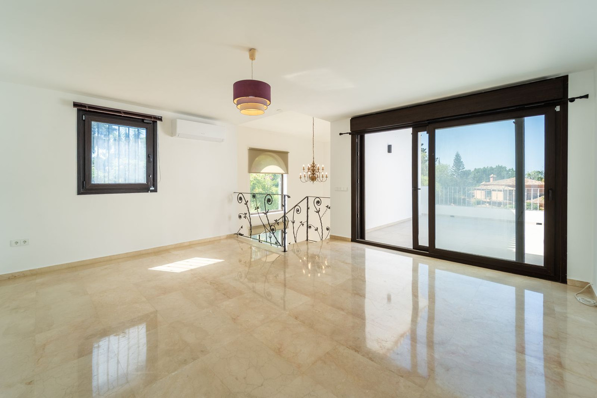 5 Bed Townhouse for sale in El Rosario Costa Del Sol, Málaga, Spain