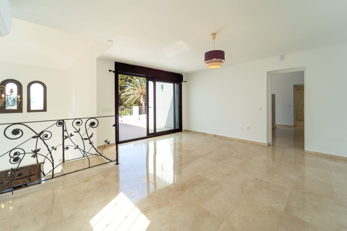 5 Bed Townhouse for sale in El Rosario Costa Del Sol, Málaga, Spain