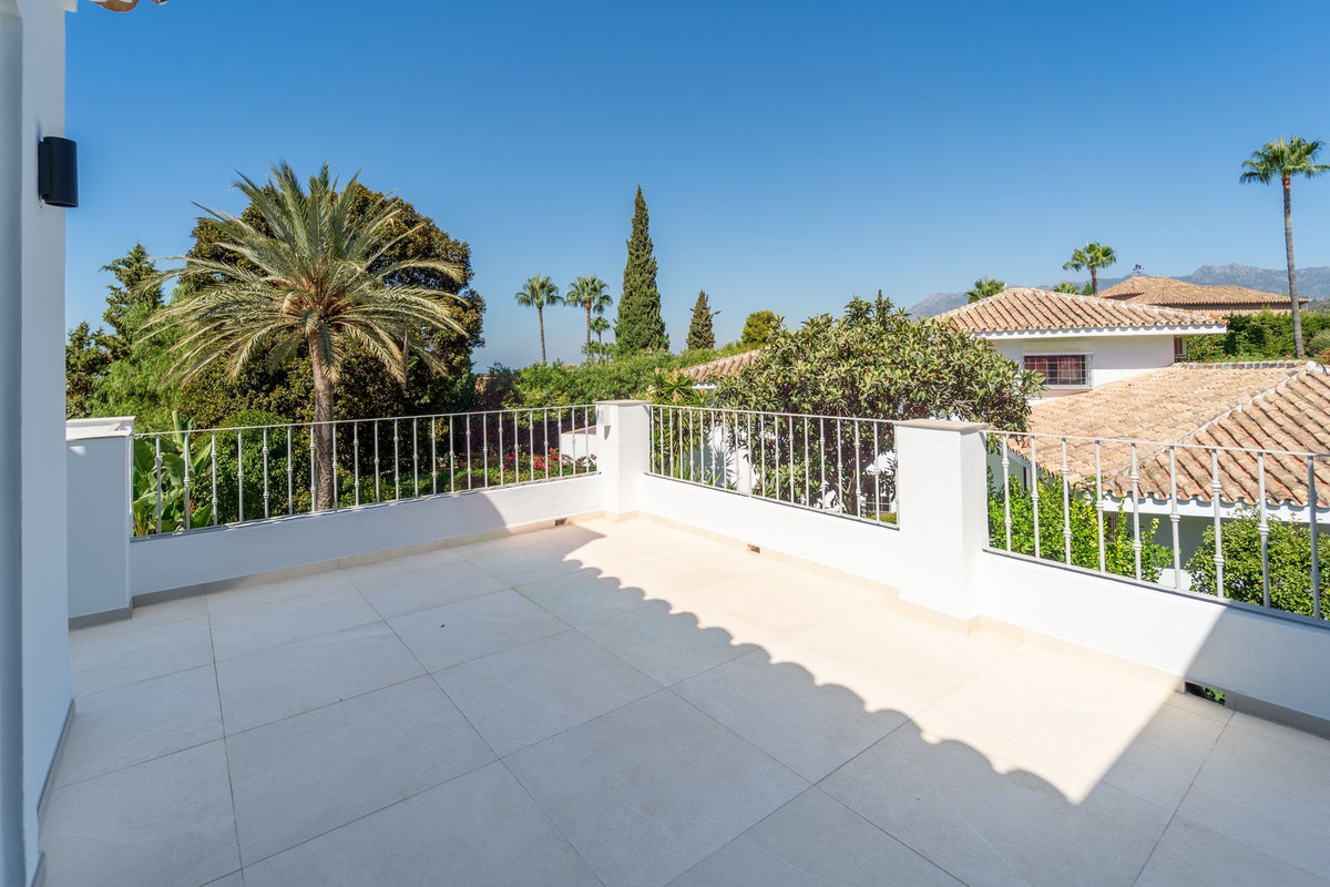 5 Bed Townhouse for sale in El Rosario Costa Del Sol, Málaga, Spain