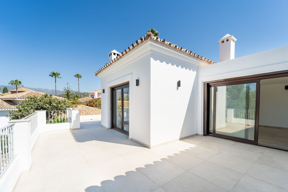 5 Bed Townhouse for sale in El Rosario Costa Del Sol, Málaga, Spain