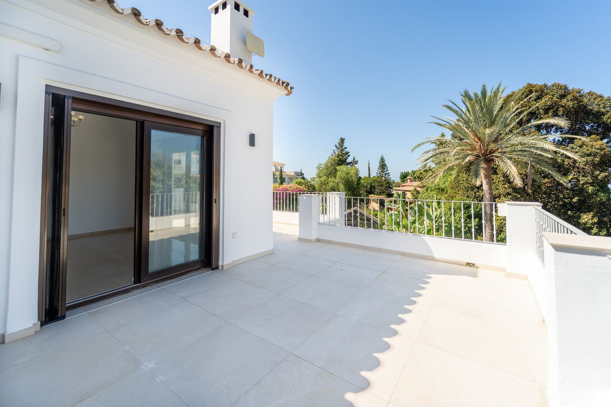 5 Bed Townhouse for sale in El Rosario Costa Del Sol, Málaga, Spain