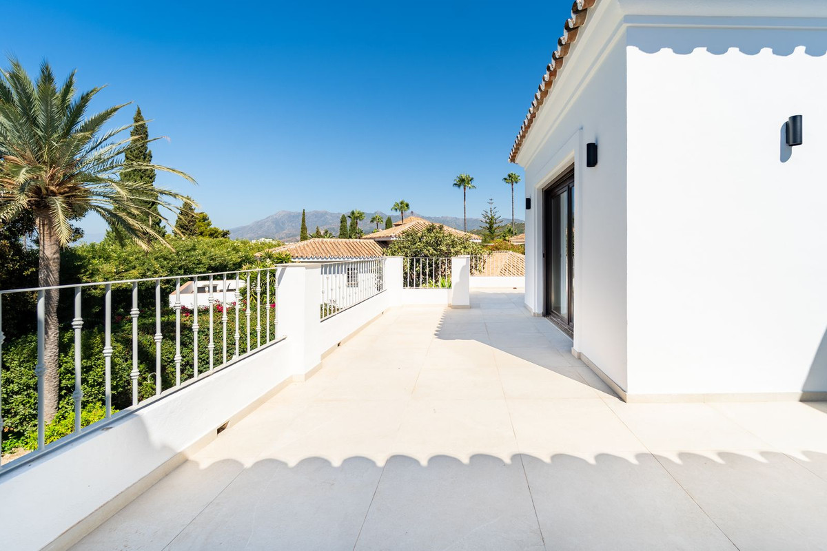 5 Bed Townhouse for sale in El Rosario Costa Del Sol, Málaga, Spain