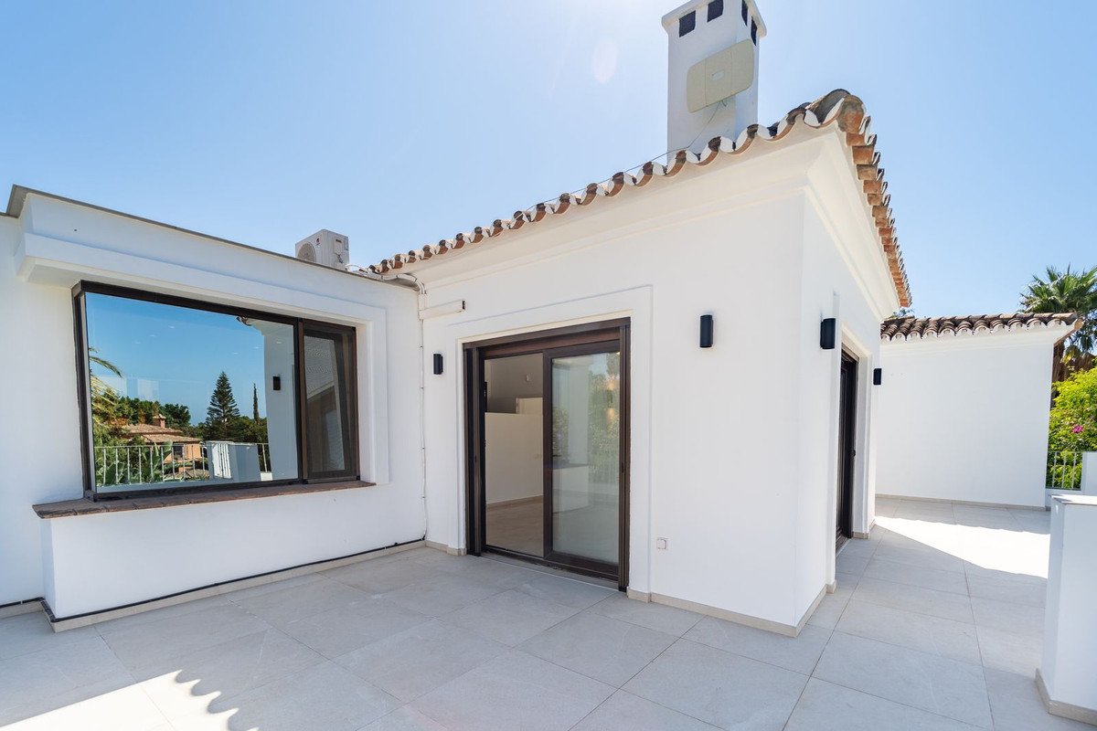 5 Bed Townhouse for sale in El Rosario Costa Del Sol, Málaga, Spain
