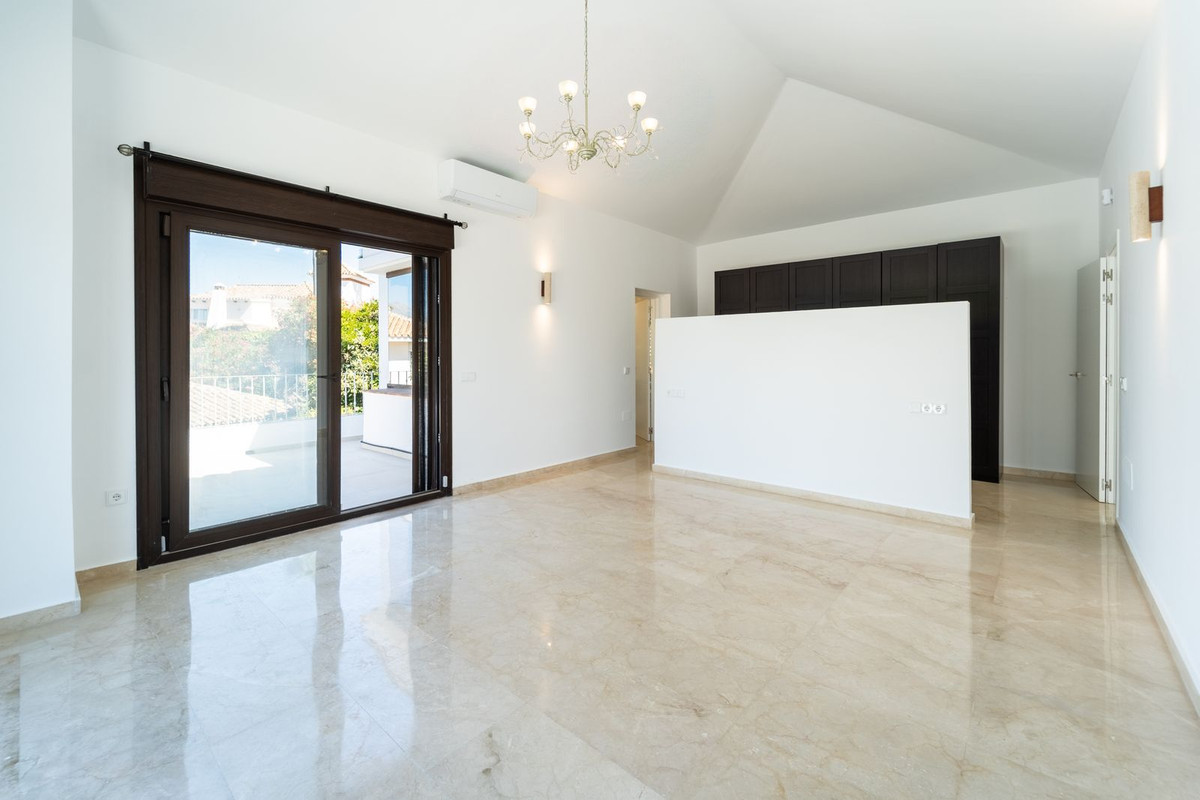 5 Bed Townhouse for sale in El Rosario Costa Del Sol, Málaga, Spain