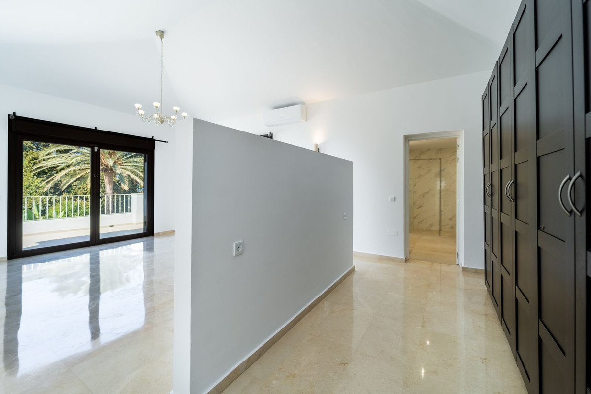 5 Bed Townhouse for sale in El Rosario Costa Del Sol, Málaga, Spain