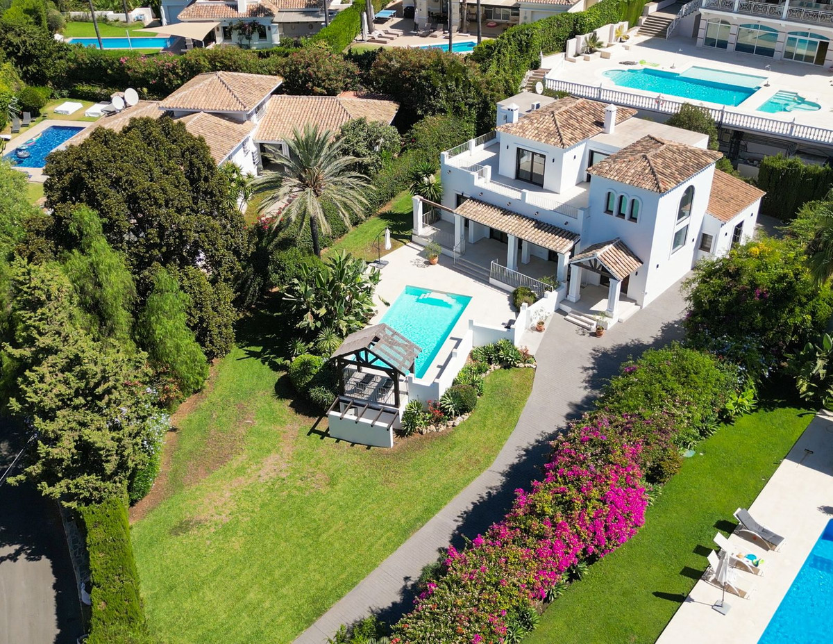5 Bed Townhouse for sale in El Rosario Costa Del Sol, Málaga, Spain