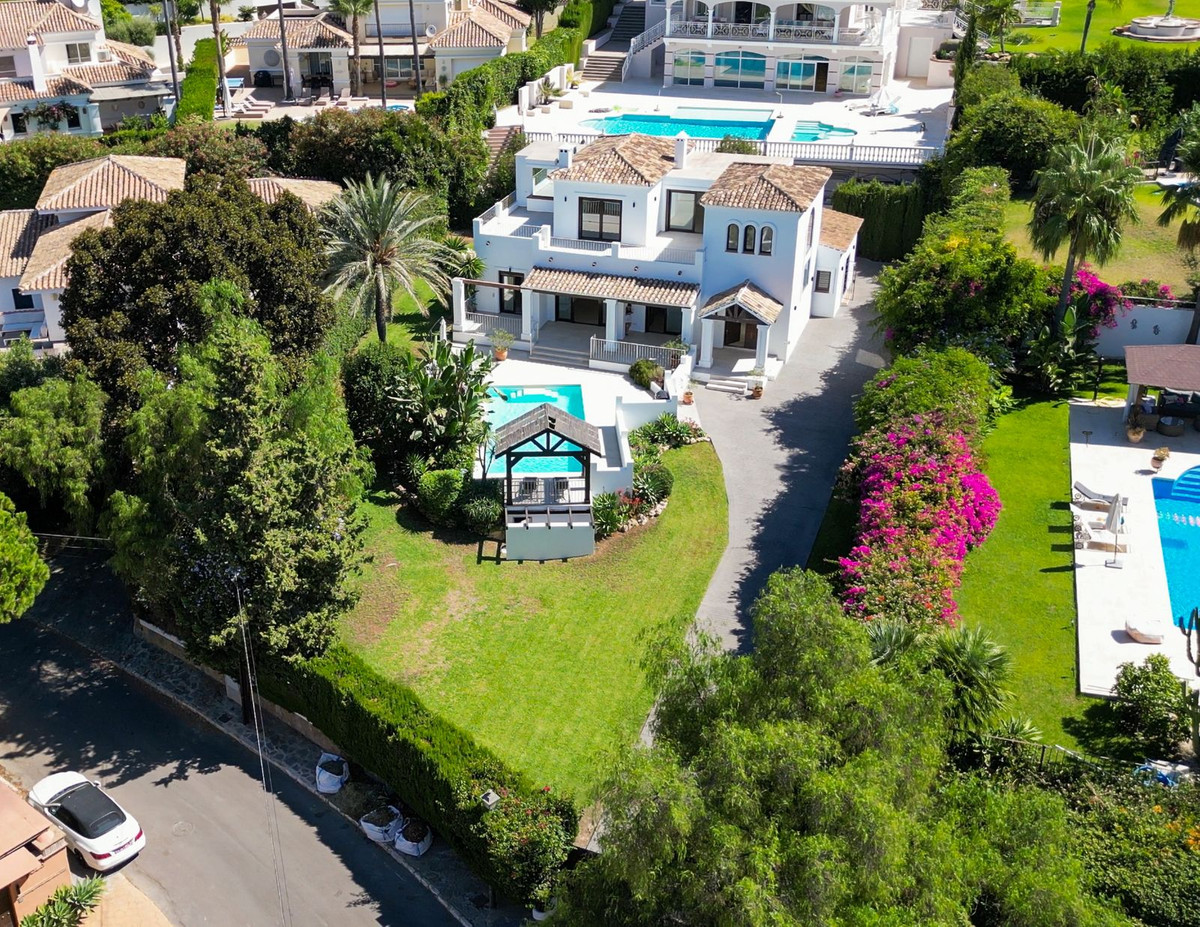5 Bed Townhouse for sale in El Rosario Costa Del Sol, Málaga, Spain