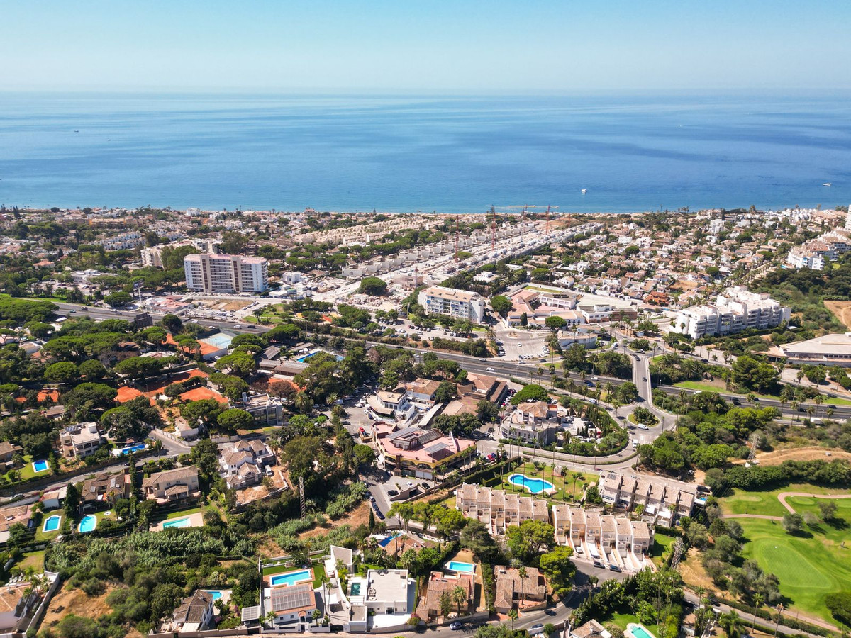 5 Bed Townhouse for sale in El Rosario Costa Del Sol, Málaga, Spain
