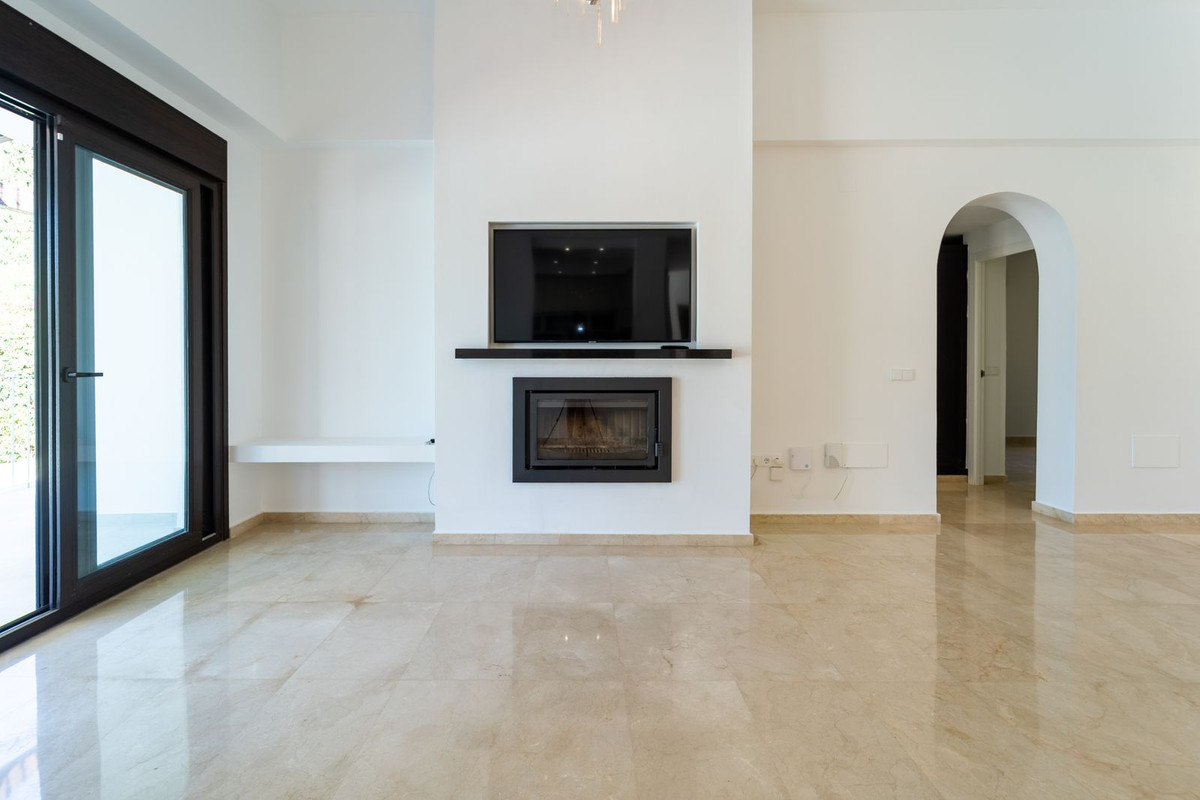 5 Bed Townhouse for sale in El Rosario Costa Del Sol, Málaga, Spain