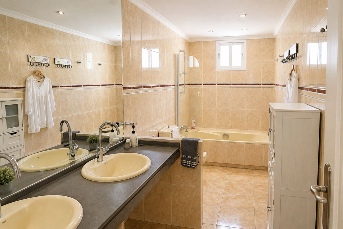5 Bed Townhouse for sale in Marbella Costa Del Sol, Málaga, Spain