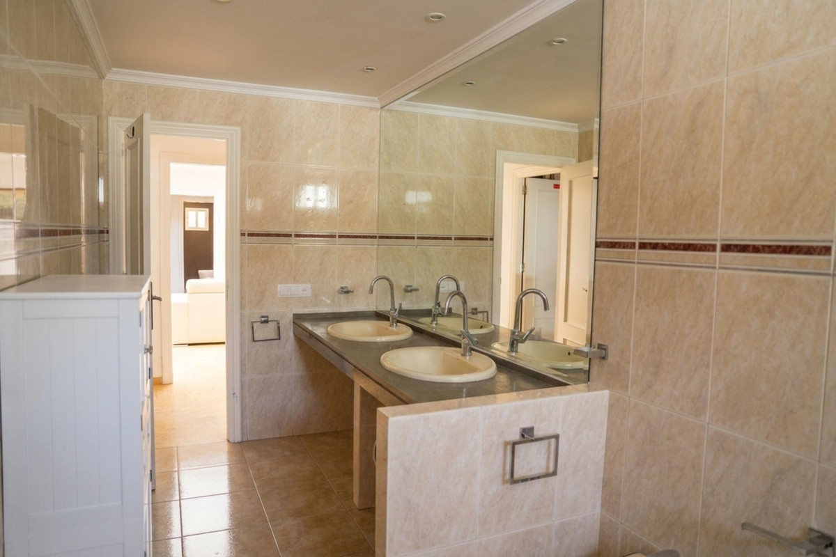 5 Bed Townhouse for sale in Marbella Costa Del Sol, Málaga, Spain