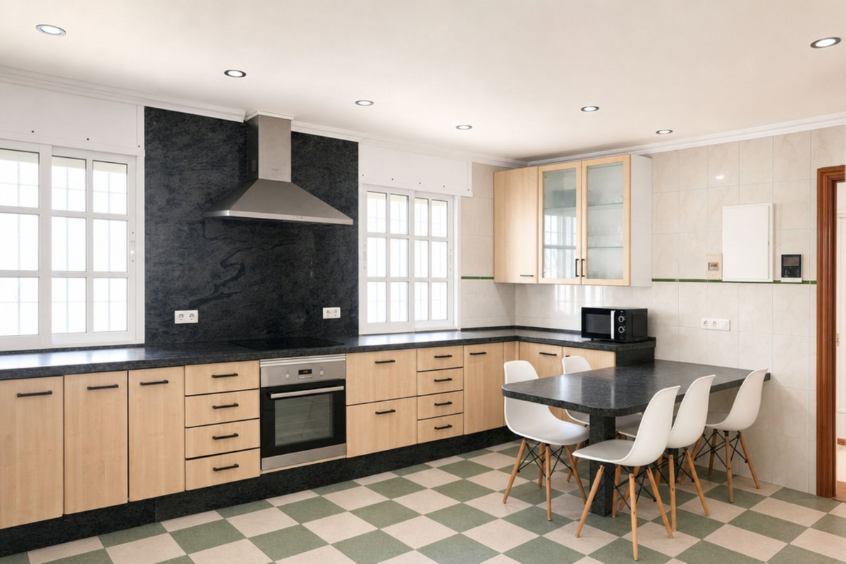 5 Bed Townhouse for sale in Marbella Costa Del Sol, Málaga, Spain