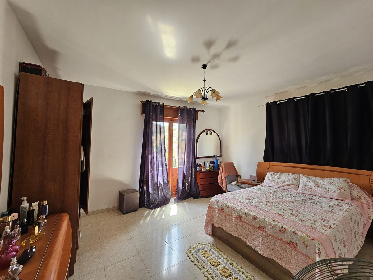 8 Bed Townhouse for sale in Antequera Costa Del Sol, Málaga, Spain