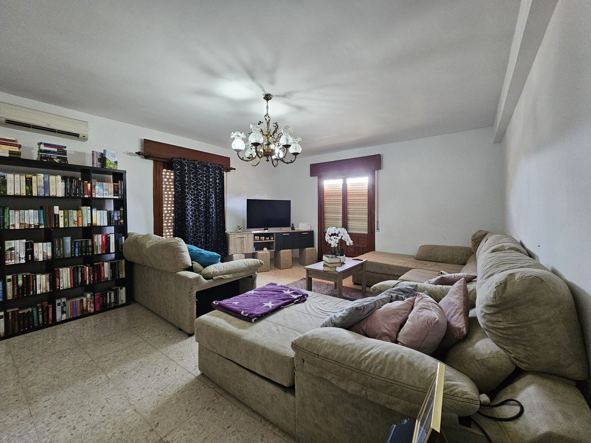 8 Bed Townhouse for sale in Antequera Costa Del Sol, Málaga, Spain