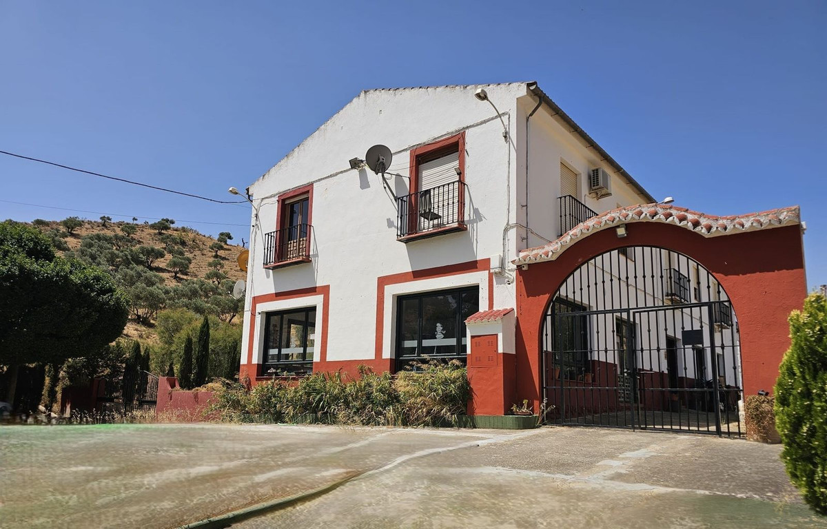 8 Bed Townhouse for sale in Antequera Costa Del Sol, Málaga, Spain